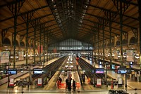 GARES, AÉROPORTS ET VILLES